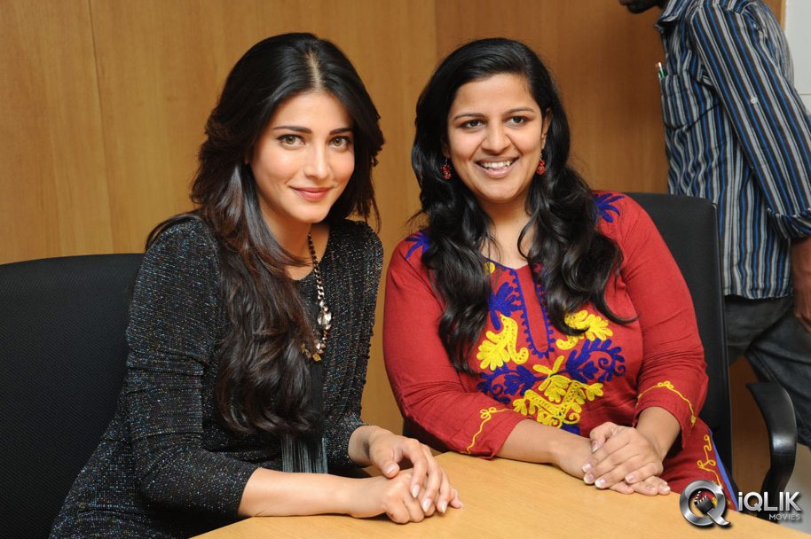 Shruti-Hassan-Press-Meet-Photos